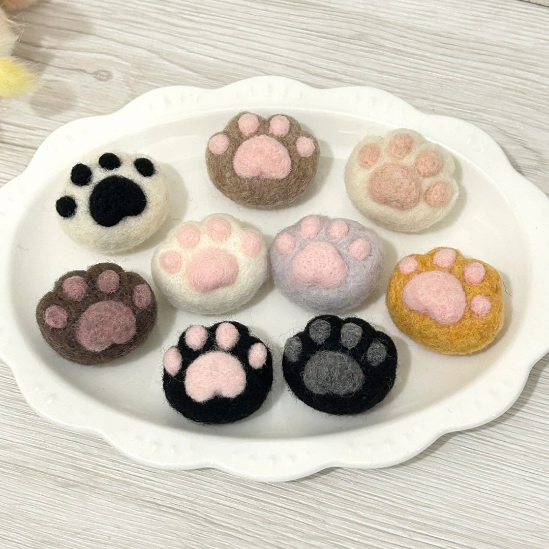 迷你猫掌 多色 羊毛毡吊饰 别针 发饰 疗愈 送礼 - 钥匙链/钥匙包 - 羊毛 多色