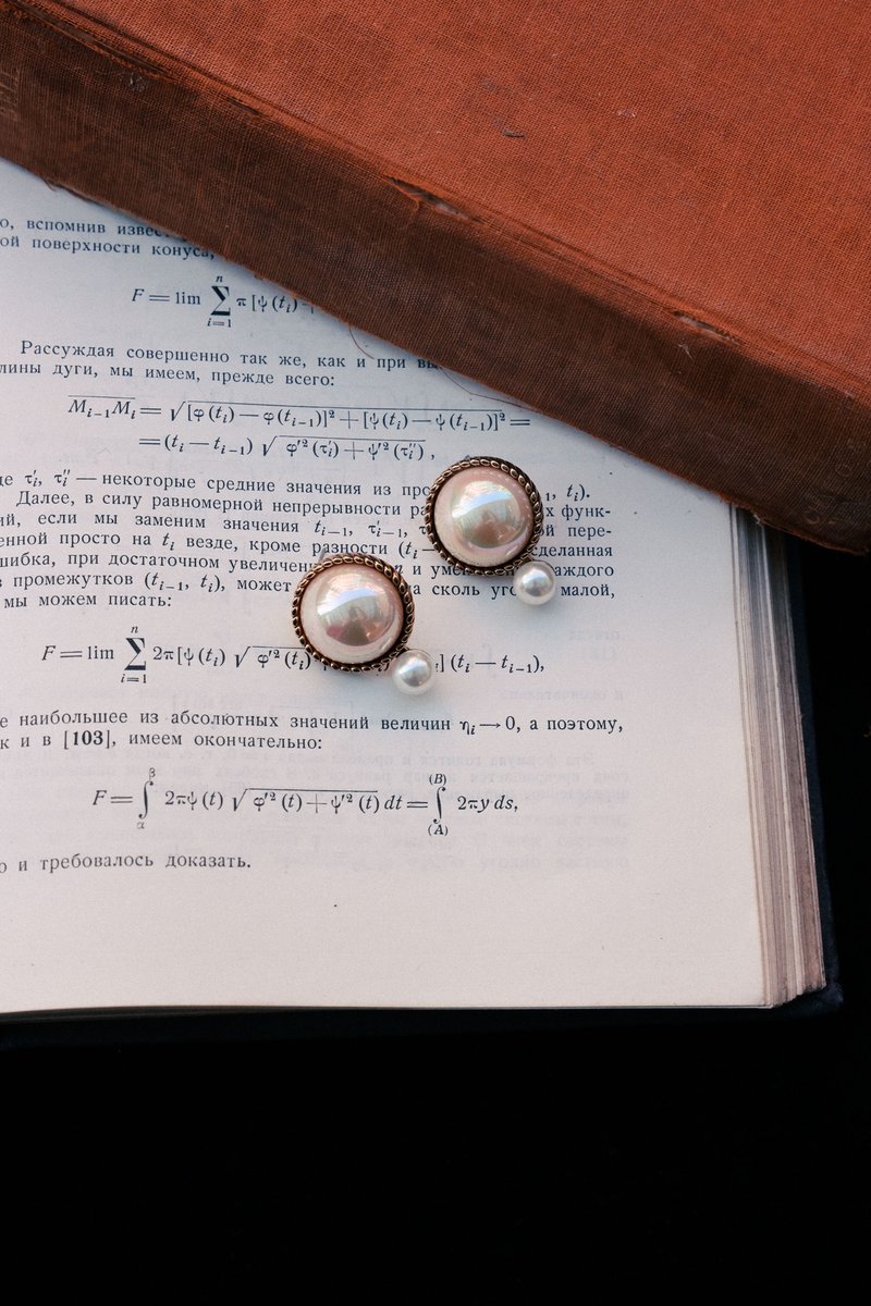 COR-DATE / 双色珍珠复古耳环 - 耳环/耳夹 - 其他材质 