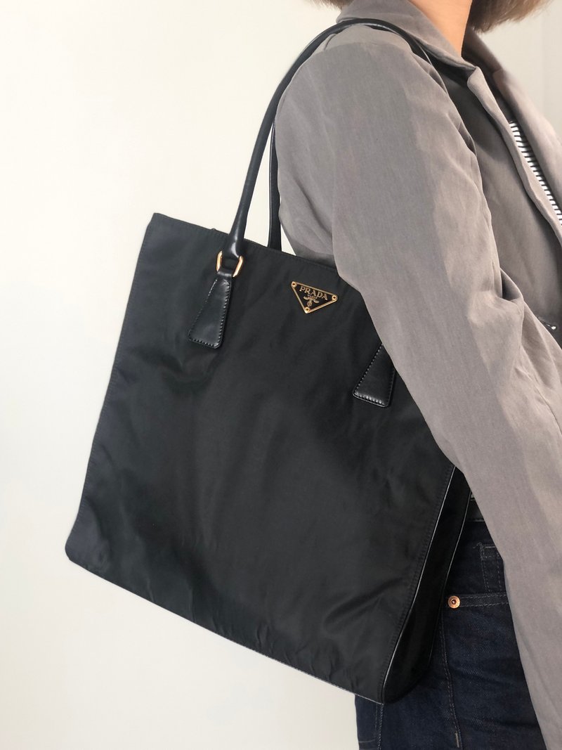【 日本直送 名牌中古包 】PRADA 普拉达 托特包 黑色 三角标志 尼龙 vintage 古董 hp25fh - 手提包/手提袋 - 尼龙 黑色