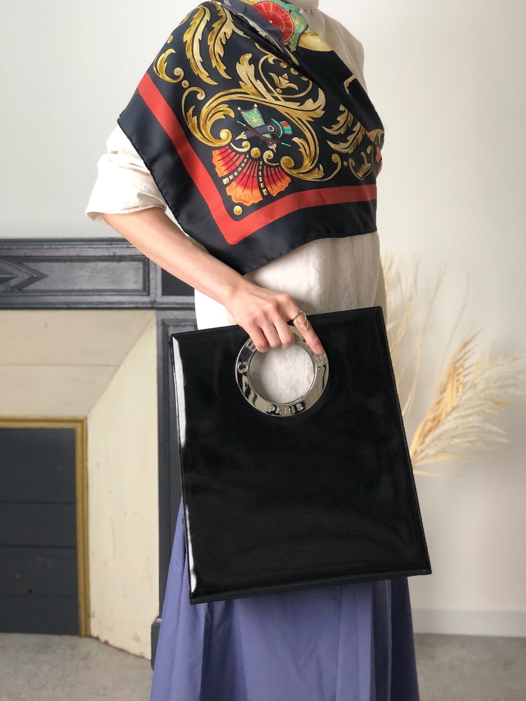 【VintageShop solo 日本直送中古包专卖店】CELINE 经典手提包 黑色 银色 标志 圆形 压纹 皮革 vintage 古着 unm36f - 手提包/手提袋 - 真皮 黑色
