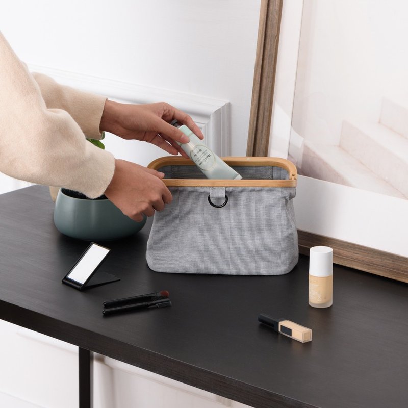 【Gudee】UROKI 可挂便携式收纳包 化妆包 旅行盥洗包 - 化妆包/杂物包 - 棉．麻 蓝色