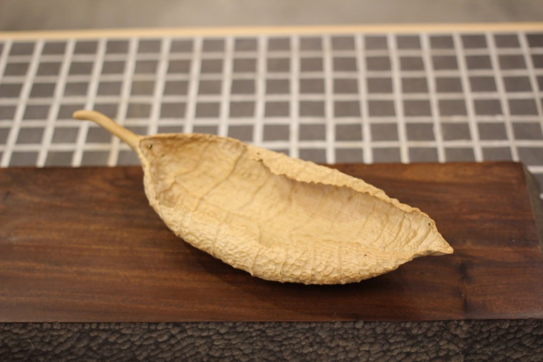 【送礼好物】肖楠 手工雕刻枯叶造型 卧香盘 三峡日月坊 - 摆饰 - 木头 