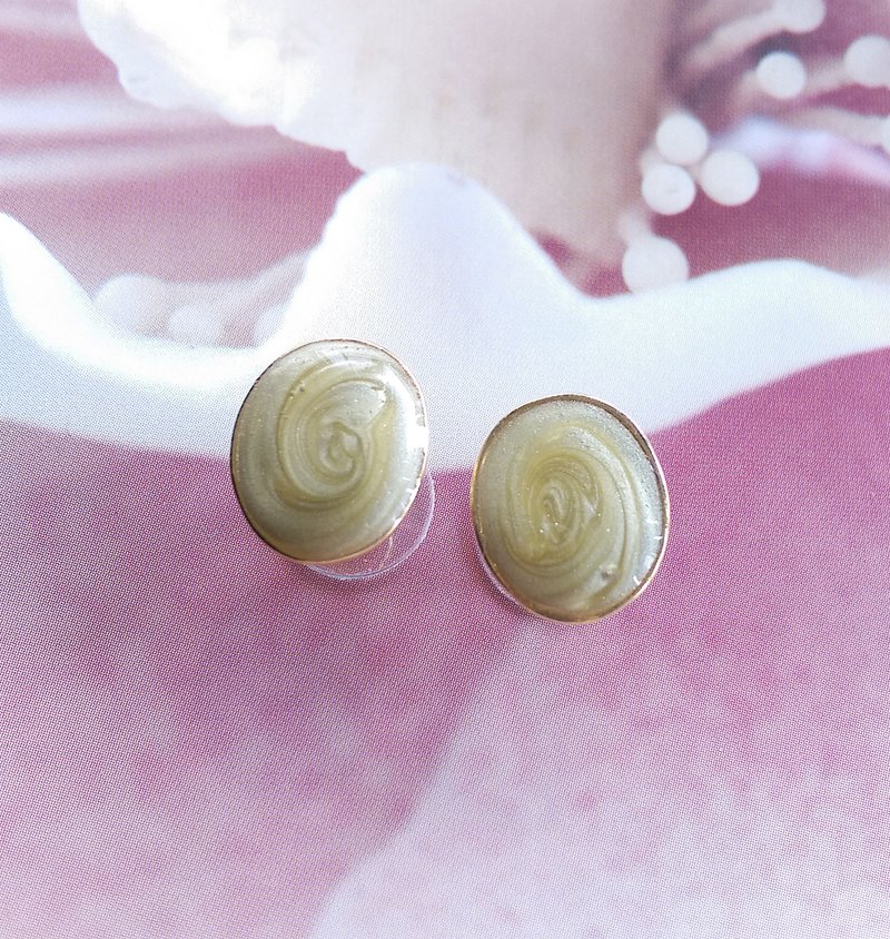 Vintage Jewelry 西洋古董饰品 小巧 浅绿拉丝花  针式耳环 - 耳环/耳夹 - 其他金属 透明