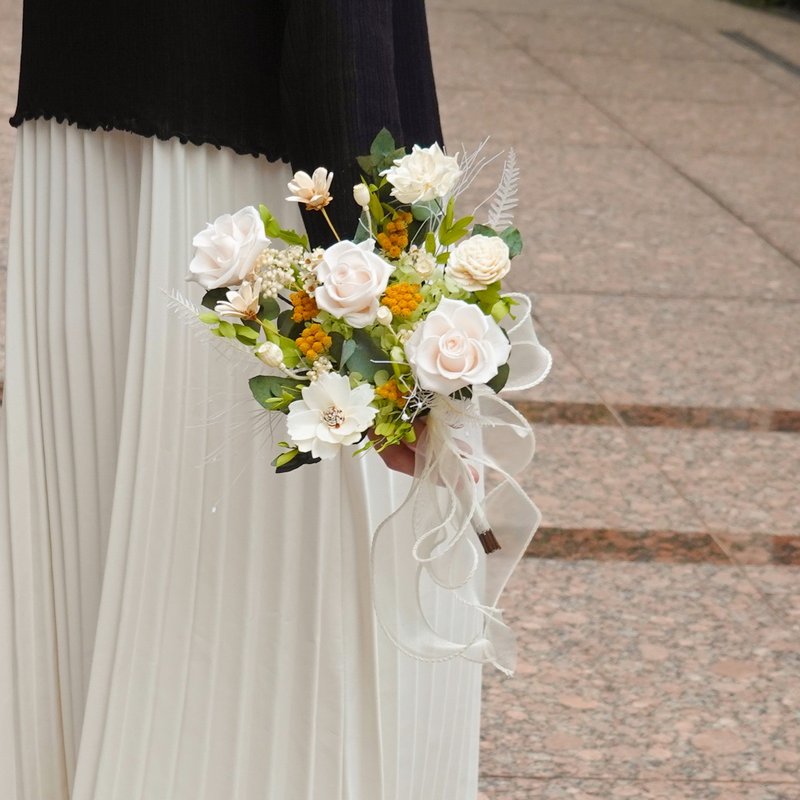 【婚礼捧花】白绿色永生花婚礼套组 (韩系小捧花、手腕花、胸花) - 干燥花/捧花 - 植物．花 白色
