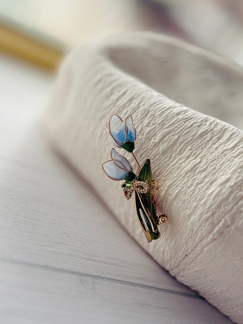 水晶花郁金香别针 蓝紫 - 胸针 - 树脂 紫色