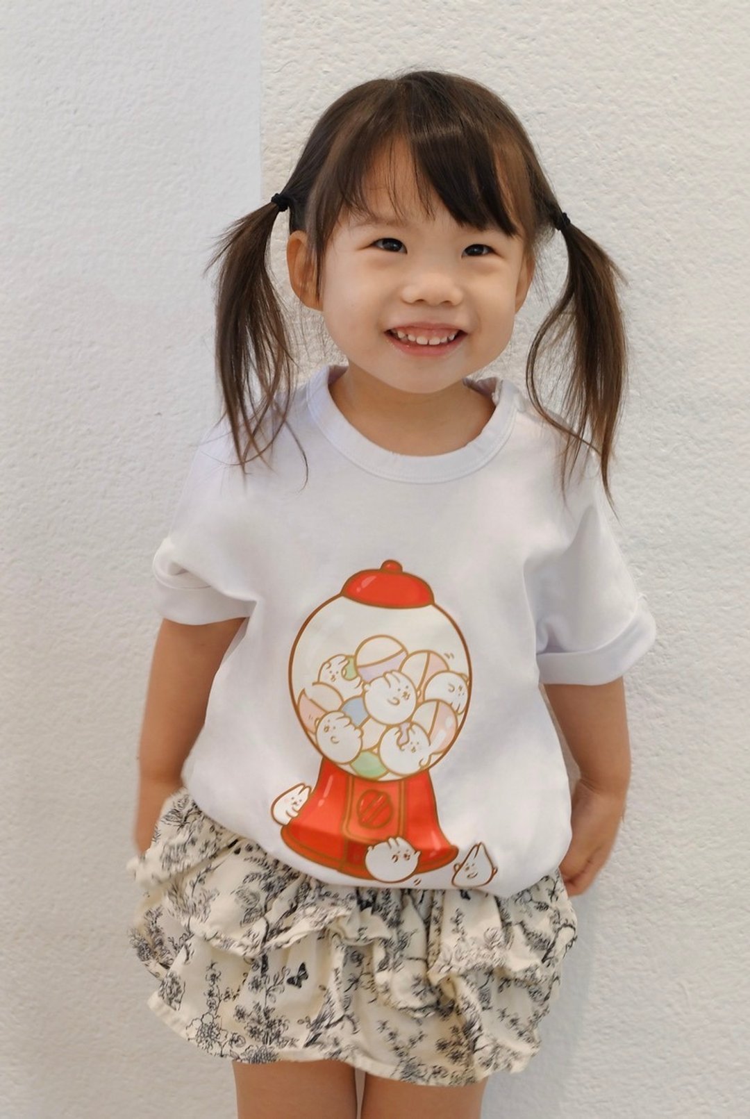 Kid-麻糬兔扭蛋机小孩 T-shirt (白色) - 童装上衣 - 棉 白色