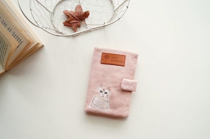 手绘温柔猫护照夹/存折收纳本 - 护照夹/护照套 - 棉．麻 多色