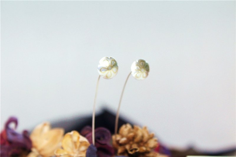 //象嵌黄铜小花耳环// S925纯银 手工银饰 文艺 清新 雅致 - 耳环/耳夹 - 纯银 银色