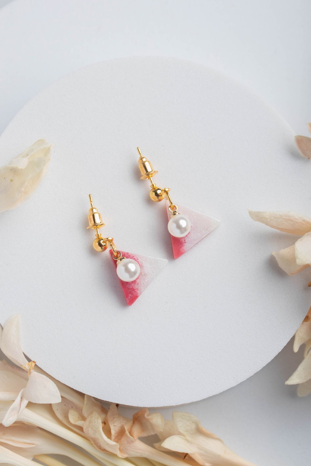 Handmade Resin Earrings - 耳环/耳夹 - 塑料 粉红色