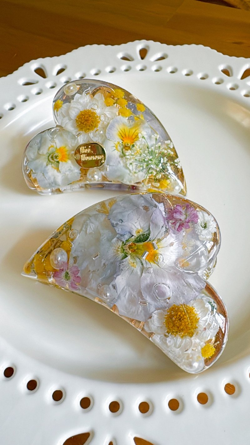 日系约会风格 干花 三色堇心心鲨鱼夹 - 发饰 - 硅胶 多色