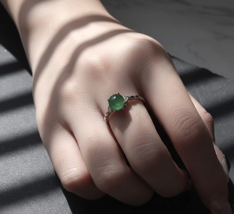 冰绿翡翠蛋面戒指 925纯银 | 天然缅甸玉A货翡翠 | 送礼 - 戒指 - 玉石 绿色