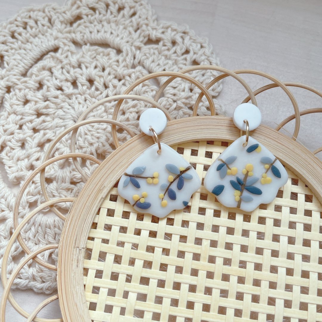 金合欢属小黄花软陶耳环 - 耳环/耳夹 - 粘土 黄色