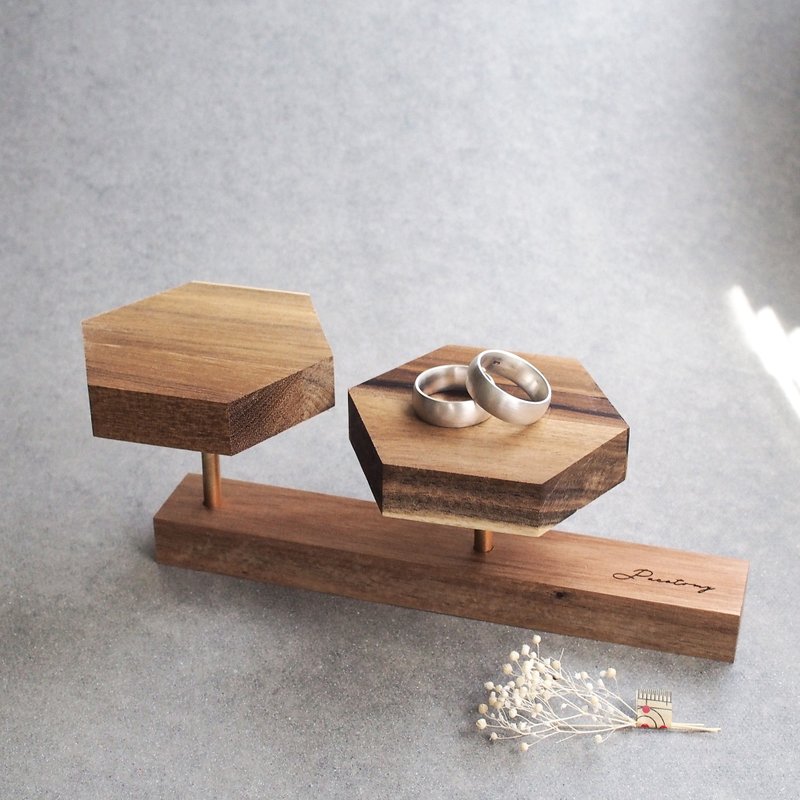 Engravable) Wooden Accessory Stand Display Interior Shooting Fixtures - 摆饰 - 木头 卡其色