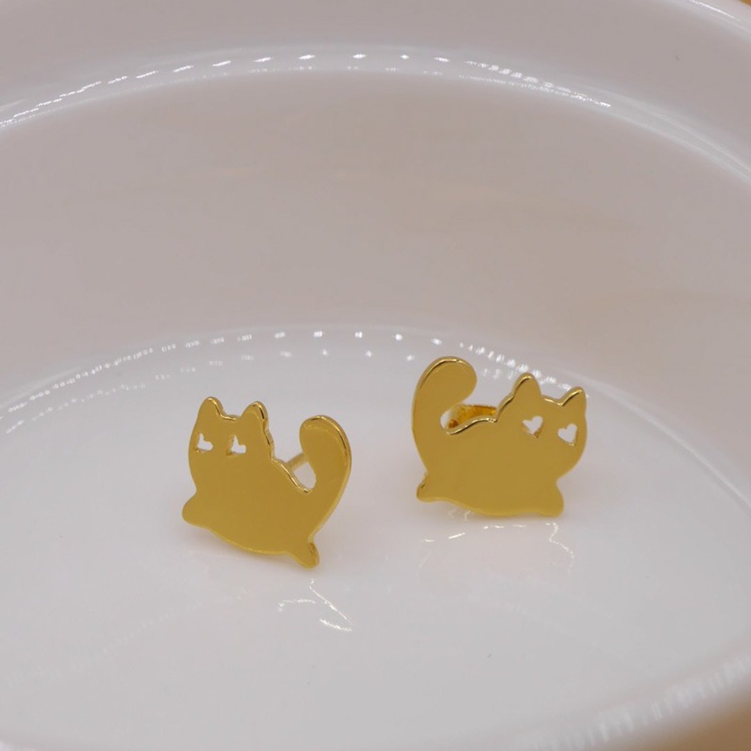 Handmade Little Cat Earring - 18K gold plated on brass Little Me by CASO jewelry - 耳环/耳夹 - 其他金属 金色