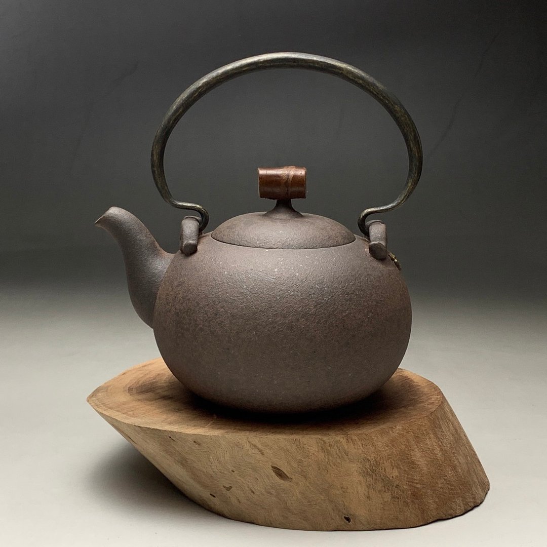 台湾良时美器【岩矿】圆润墨竹提梁壶500 - 茶具/茶杯 - 陶 咖啡色