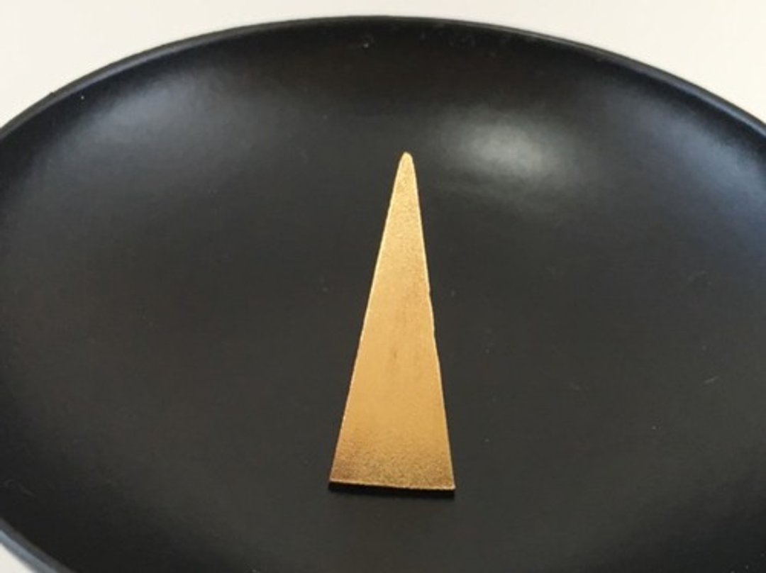 Sandy Triangle Pin Broach ◇ Triangle Brass Pin Badge / Titac 1 - 胸针 - 其他金属 