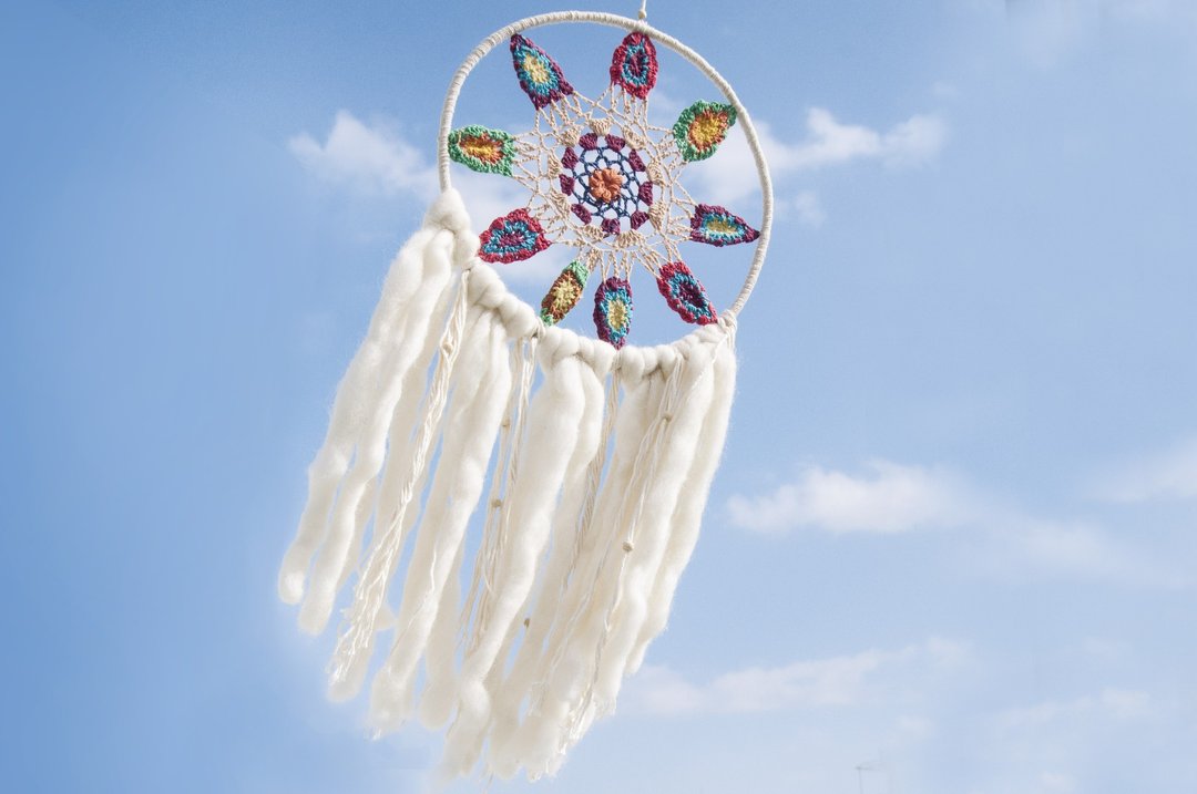 情人节礼物 母亲节礼物 生日礼物 民族风 boho 手工编织棉麻彩虹色捕梦网吊饰dream Cather / 手工蕾丝捕梦网- 花朵蕾丝羊毛毡彩虹色系30cm  - 摆饰 - 棉 多色