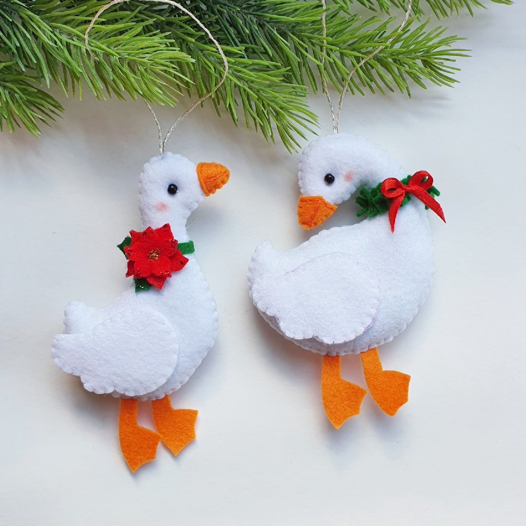Goose christmas ornament, poinsettia, farmhouse decor, family ornament, barnyard - 玩偶/公仔 - 环保材料 