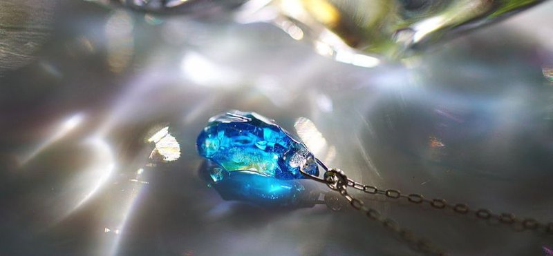 Water mirror crystal - 项链 - 玻璃 蓝色