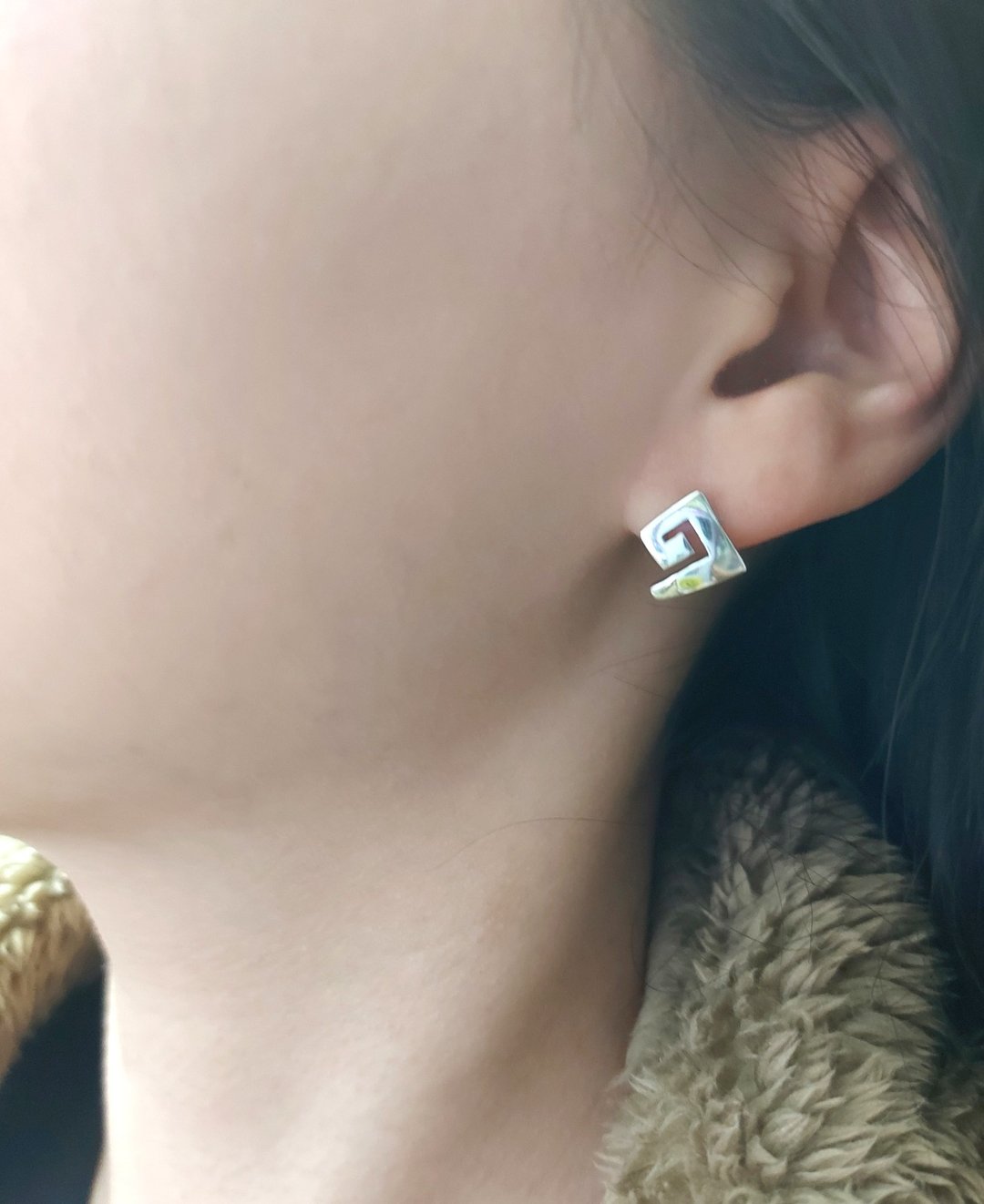 +方铭于心 + 925 纯银饰 极简几何俐落设计耳环 日常配戴 抢眼百搭 - 耳环/耳夹 - 纯银 银色
