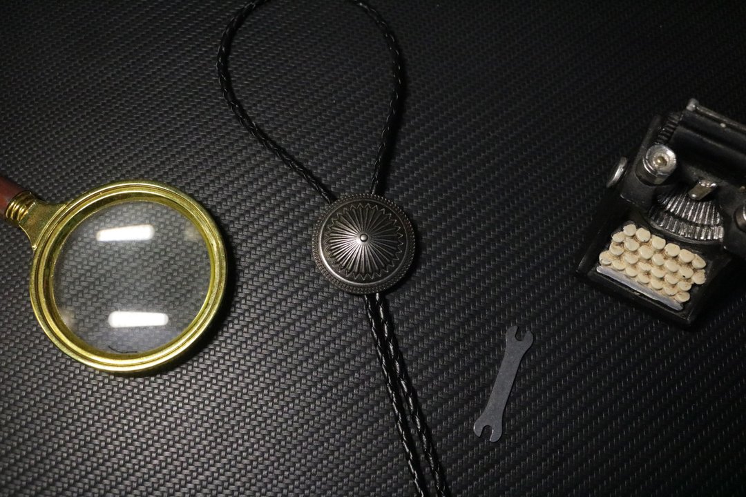 古羅馬盾牌保羅領帶編織皮繩bolotie - 领带/领带夹 - 铜/黄铜 银色