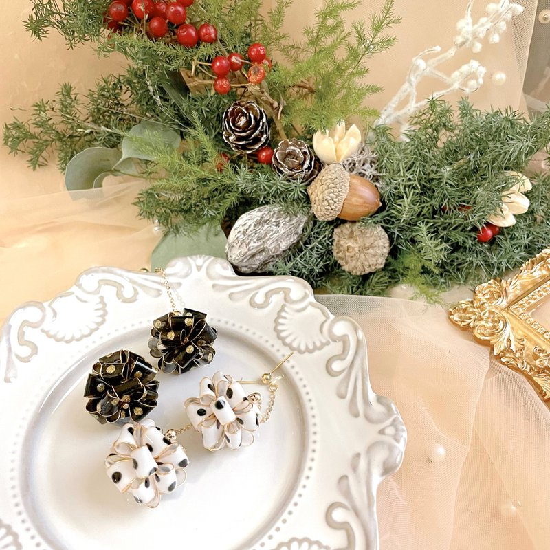 【波点缎带花球】树脂水晶花耳环 - 耳环/耳夹 - 树脂 