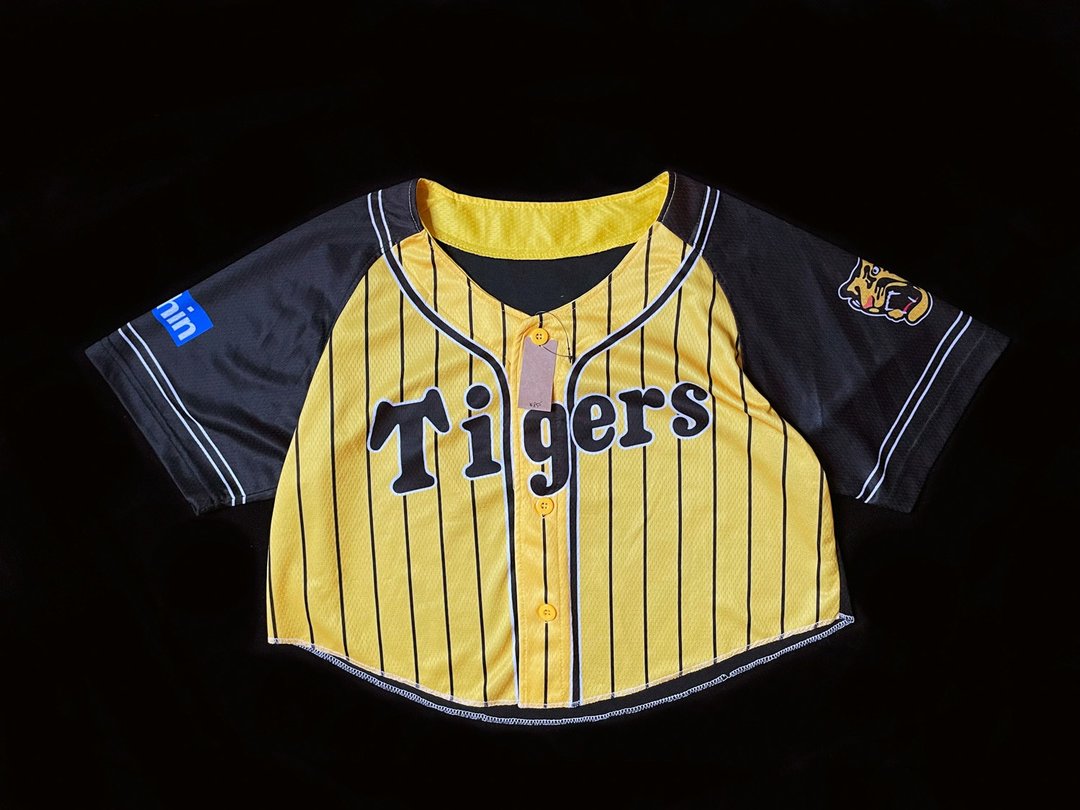 REGETHER 古着改制 短版棒球上衣-Tigers - 女装 T 恤 - 尼龙 黄色