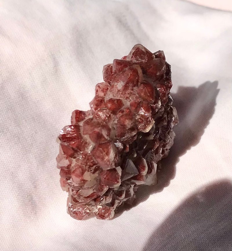 红水晶隐山 红晶簇 水晶簇 水晶花 水晶原矿 摆设 原石 crystal - 摆饰 - 水晶 红色