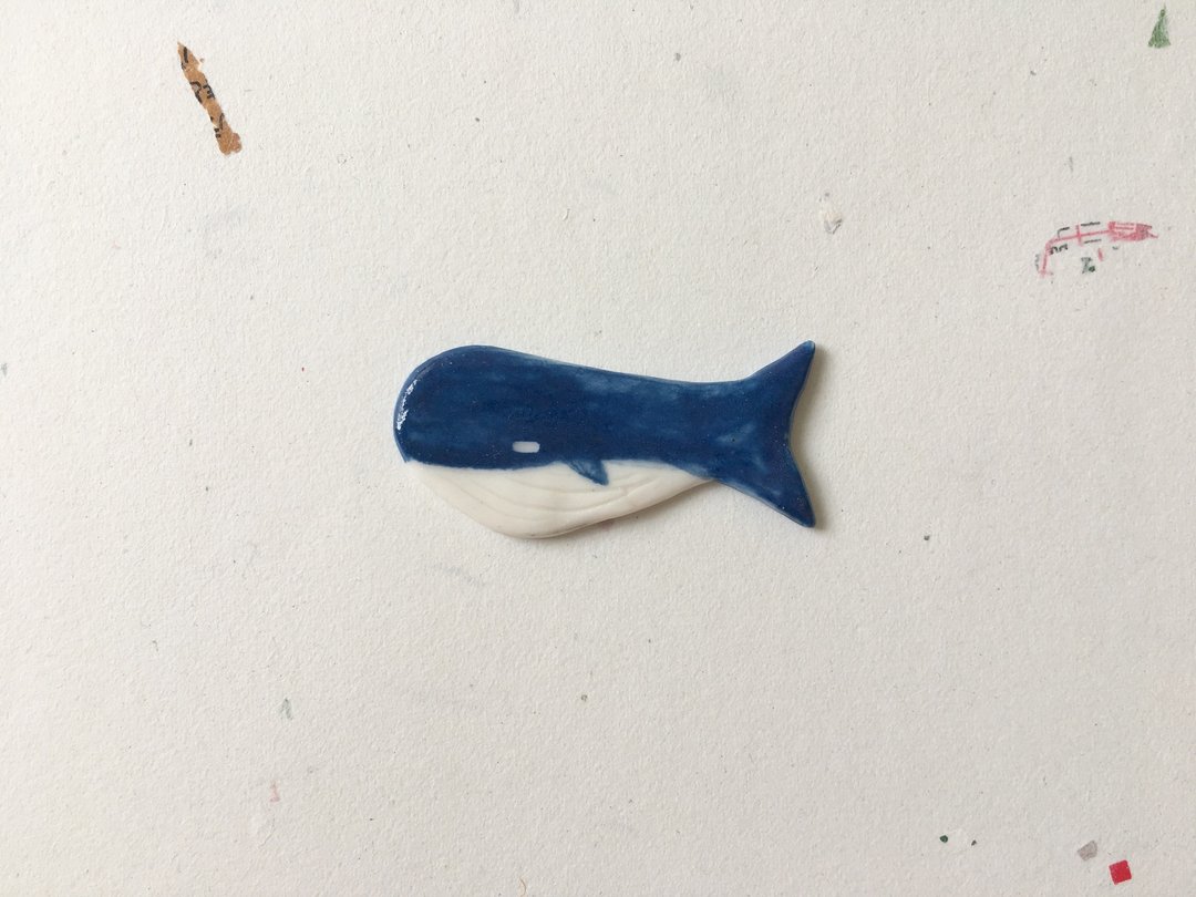 石下 / 蓝色 深蓝色 海军蓝 鲸鱼 鲸鲨 冲绳 水族馆 小鲨鱼 海洋生物 海豚 陶瓷 陶瓷 扣针 胸针 别针 - 胸针 - 瓷 蓝色