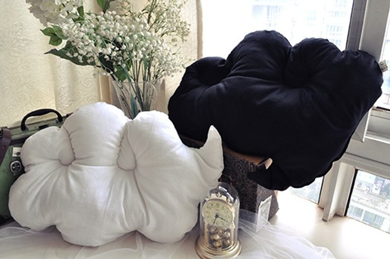 黑白云朵创意抱枕 乌云白云的碰撞 舒适棉质 - 枕头/抱枕 - 棉．麻 白色