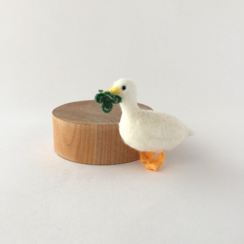Duck and Clover brooch - 胸针 - 羊毛 
