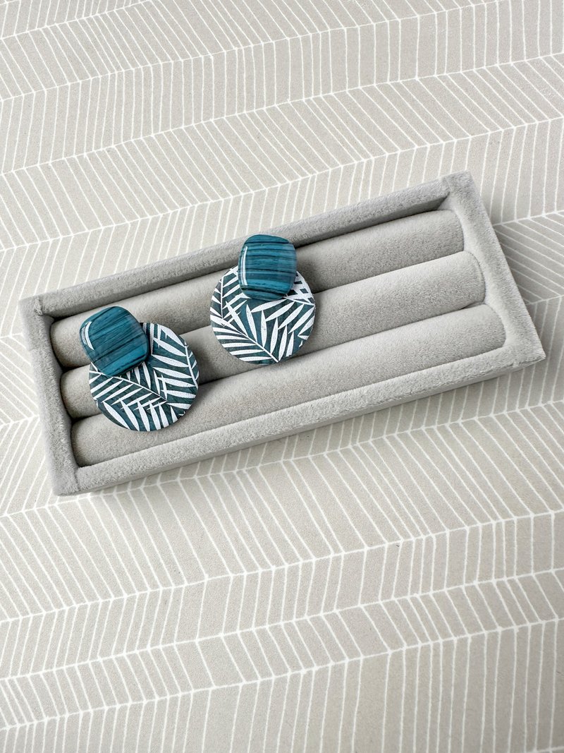 • 手工软陶耳环 • 植物印花大耳针 - 耳环/耳夹 - 陶 蓝色