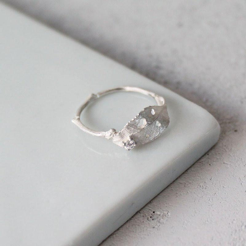 Blossom leaf ring - 戒指 - 纯银 银色