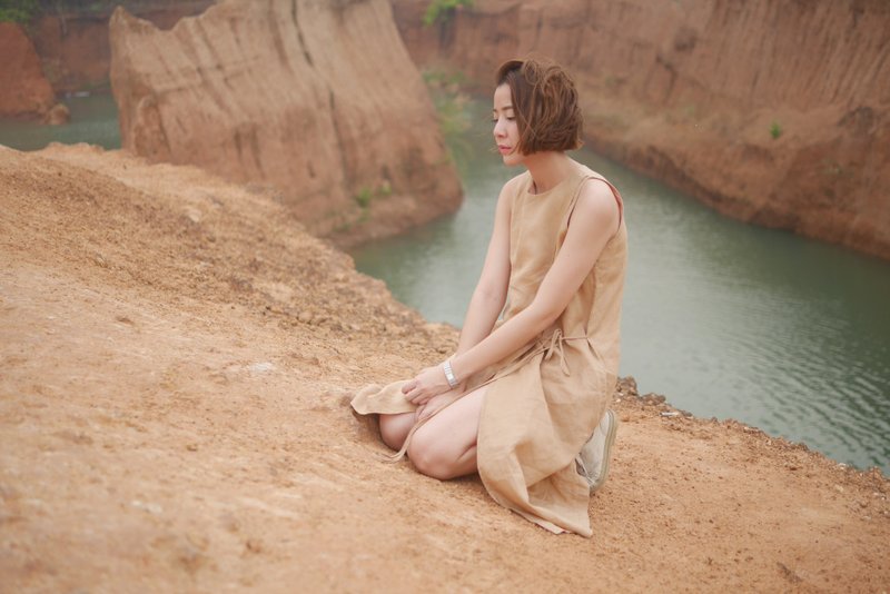 无袖亚麻连身裙-米色 - 洋装/连衣裙 - 棉．麻 咖啡色