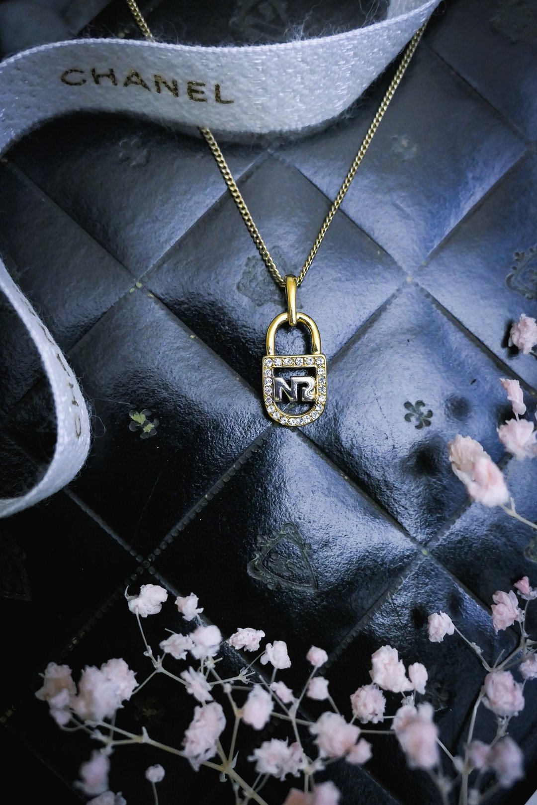 Nina Ricci 经典锁头字母项链－欧美古董首饰 Vintage Jewelry - 项链 - 其他金属 金色