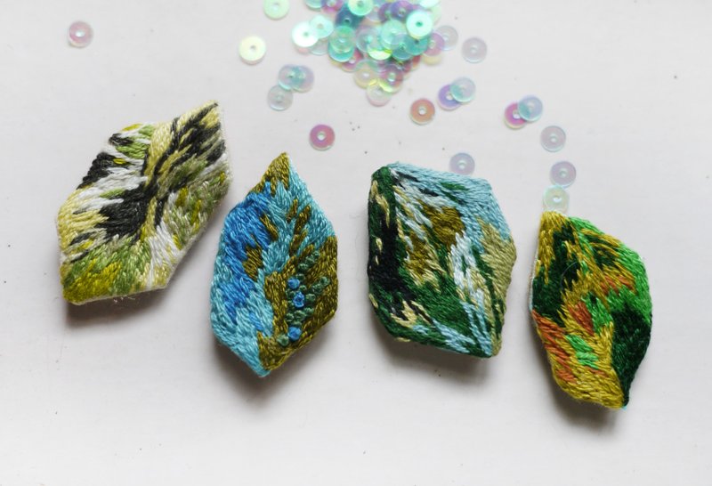 【矿石  山脉】刺绣胸针 - 胸针 - 绣线 多色