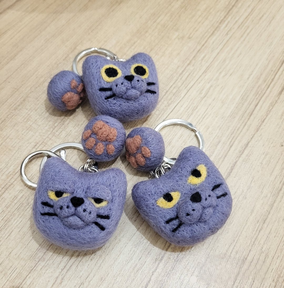 佩宁手作+兔娟画猫+猫头钥匙圈.蓝猫羊毛毡│吊饰.猫咪挂件│ - 钥匙链/钥匙包 - 羊毛 