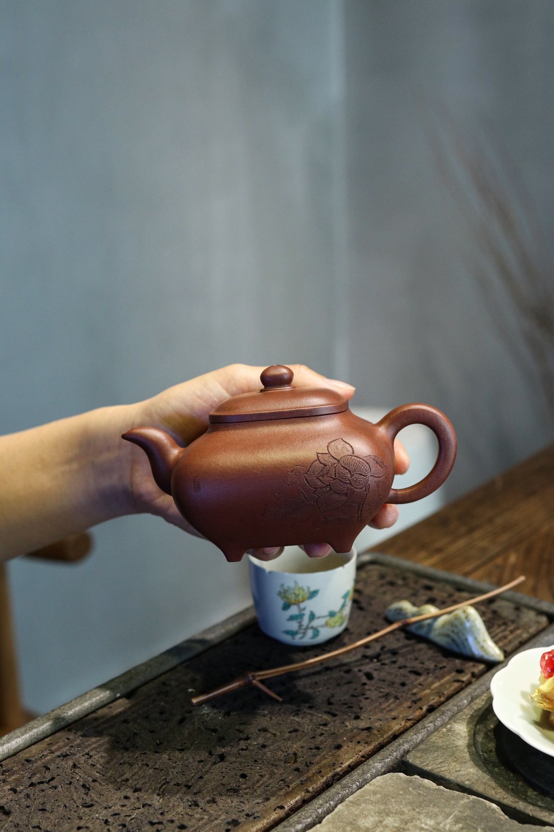 送礼紫砂壶茶壶传炉 收藏佳品  底槽清 300ml 14孔 李峰作品   李 - 茶具/茶杯 - 陶 灰色