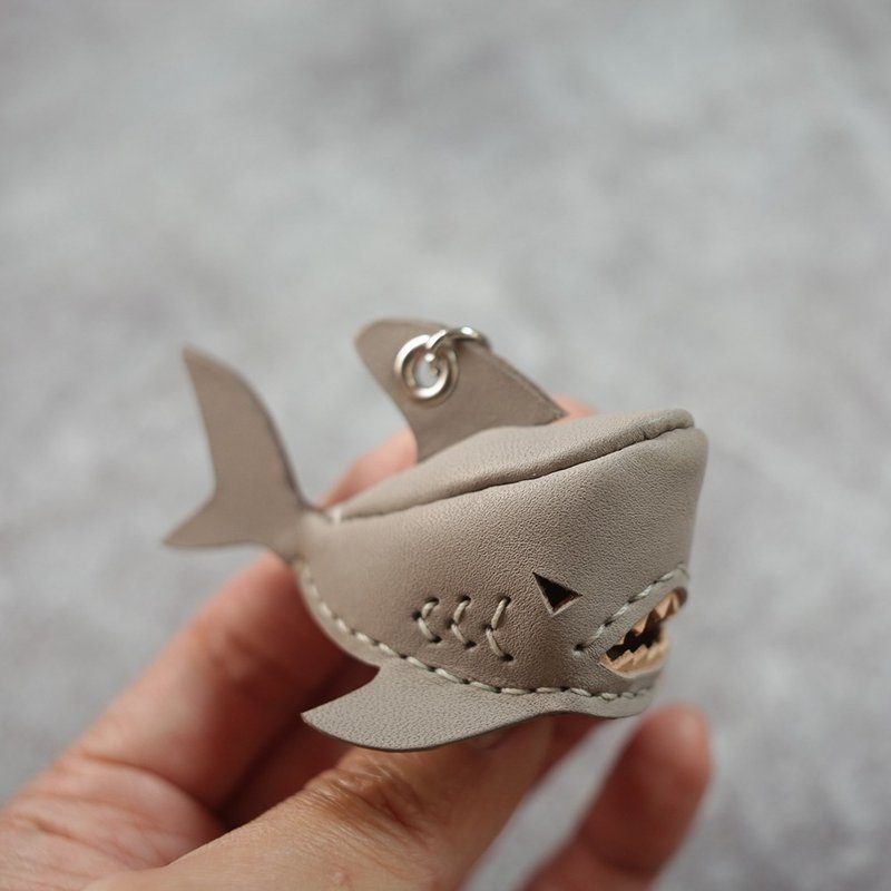 纯手工制 迷你 灰色 鲨鱼 钥匙圈 shark Key holder - 钥匙链/钥匙包 - 真皮 灰色