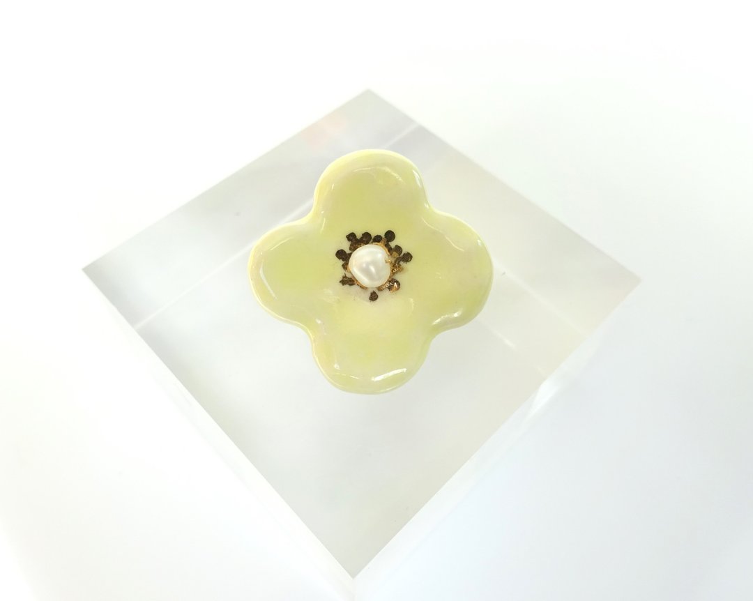 小花胸针 奶油黄 - 胸针 - 陶 黄色