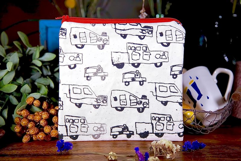 Car Car Hand Bag 车车 绢印 万用袋 - 化妆包/杂物包 - 棉．麻 