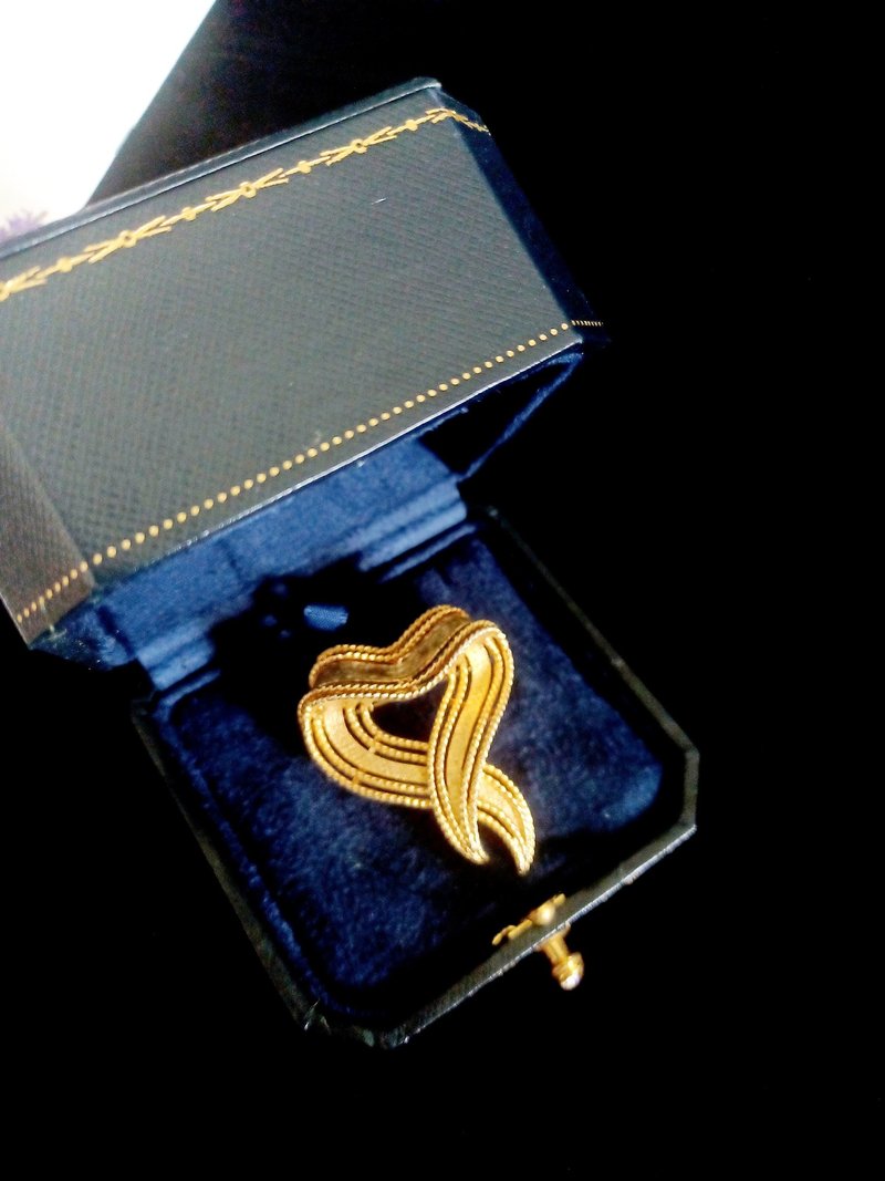 vintage jewelry Lisner 金丝心形缎带蝴蝶结 胸针 别针 - 胸针 - 其他金属 