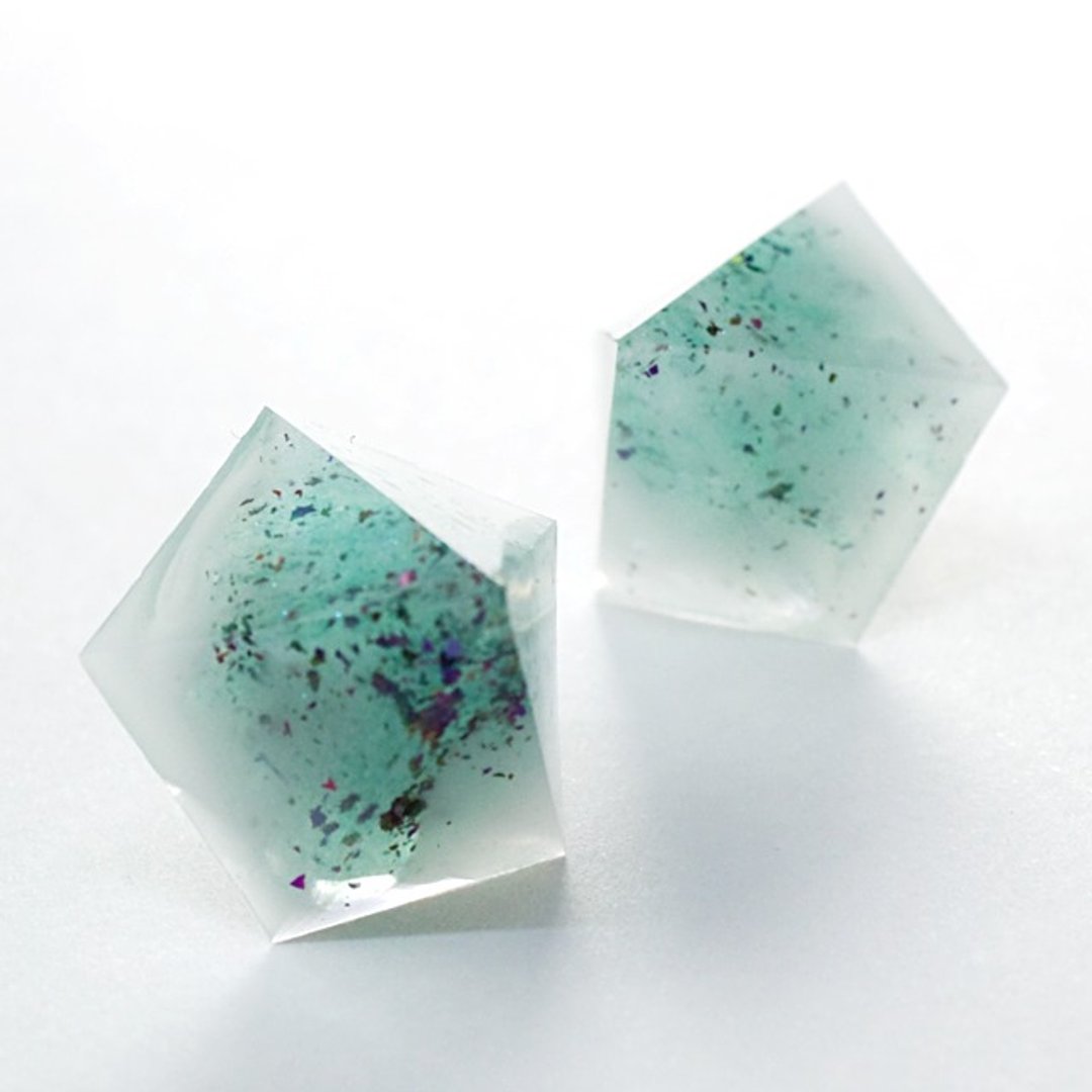Pentagon Earrings (Siberia) - 耳环/耳夹 - 其他材质 白色