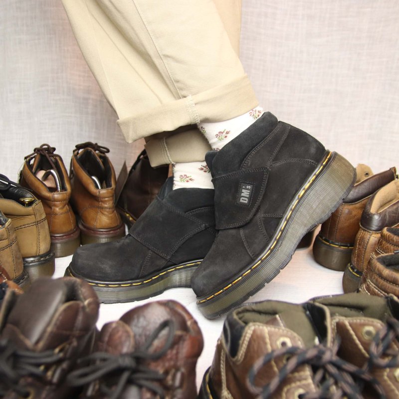 Tsubasa.Y 古着屋 Dr.Martens黑色麂皮英制马汀靴 魔鬼毡 England - 女款短靴 - 真皮 黑色