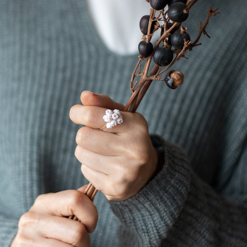 小花束 链戒 / 戒指 / Free size / 白色 - 戒指 - 粘土 白色