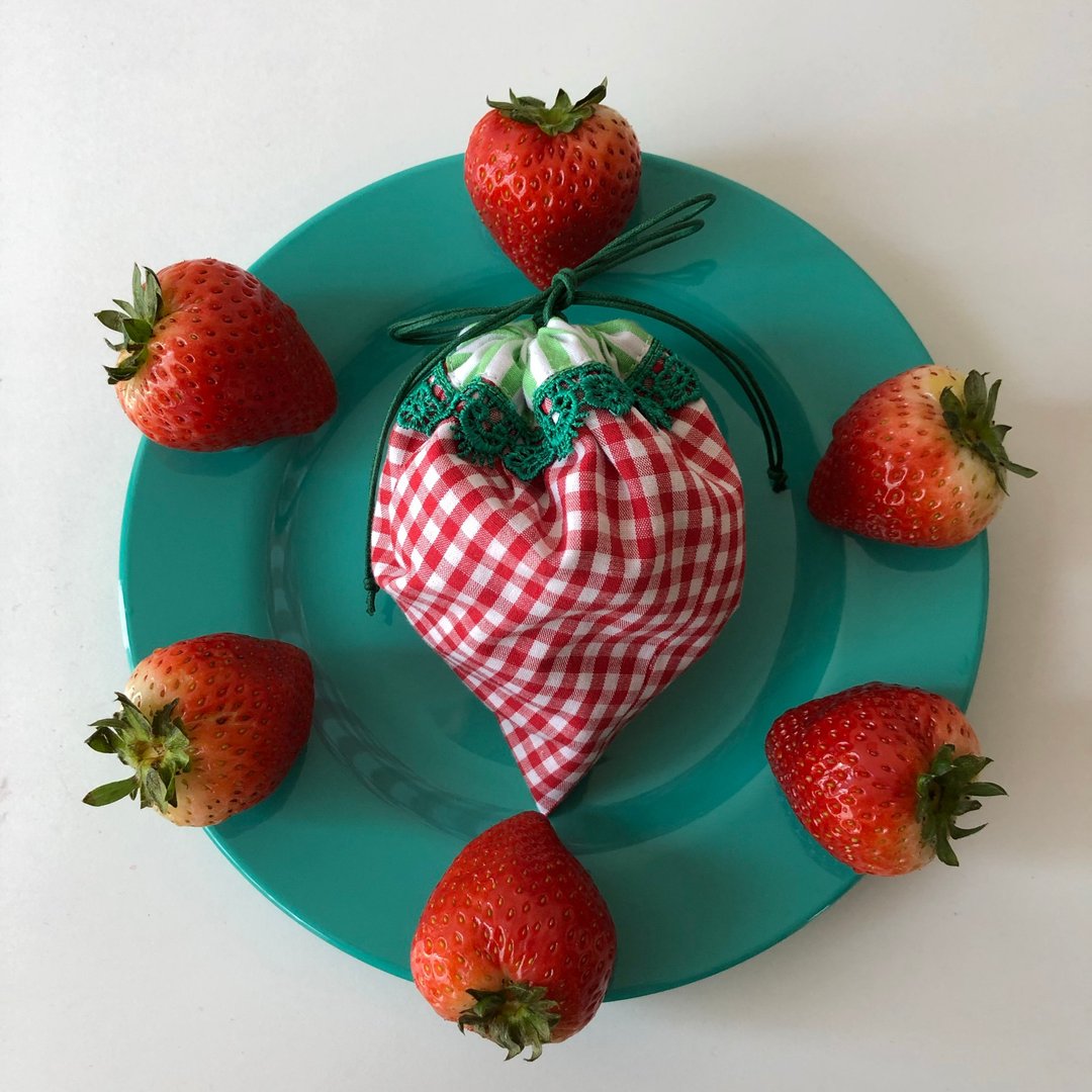 strawberry purse - 化妆包/杂物包 - 棉 红色