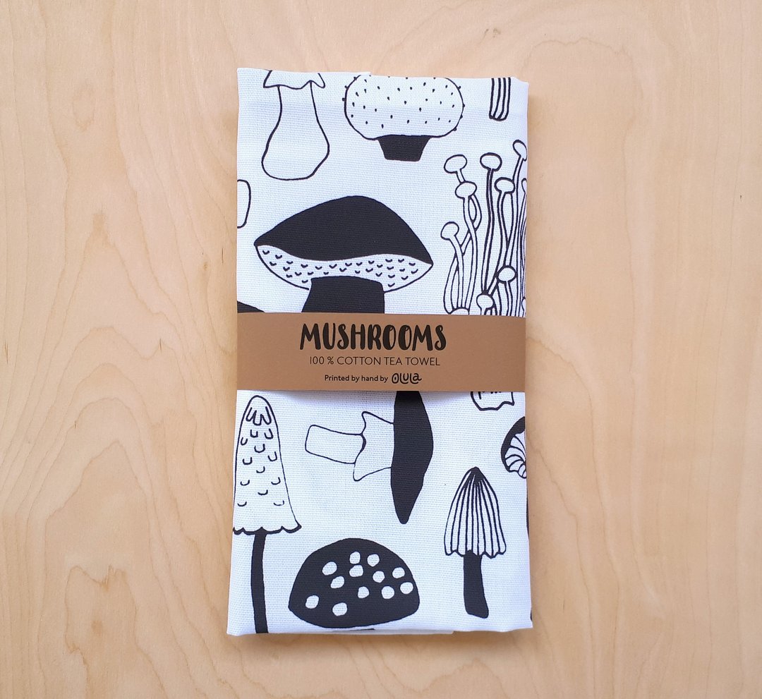 Mushrooms tea towel to cheer up your home. 100% coton, printed by hand. - 餐垫/桌巾 - 棉 白色
