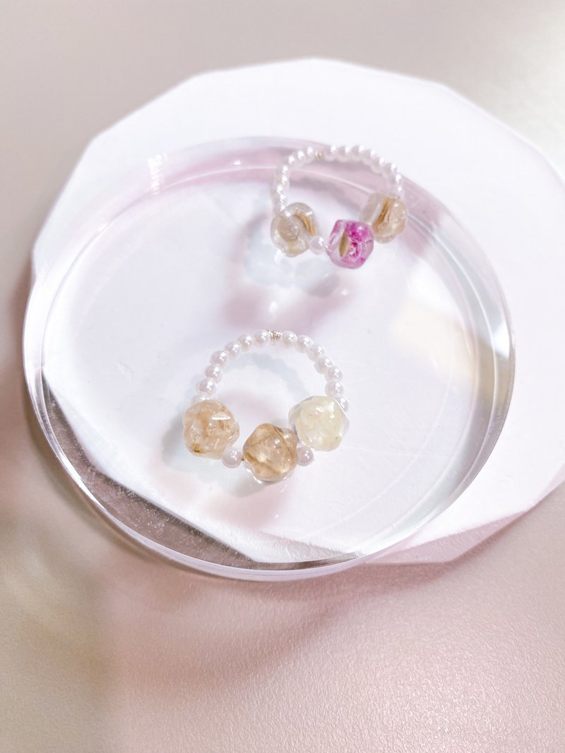 三粒花花珠珠戒指 - 戒指 - 树脂 白色