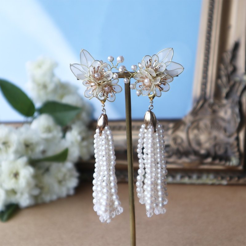 Swinging pearl earrings. The pearl part is removable. - 耳环/耳夹 - 其他材质 白色