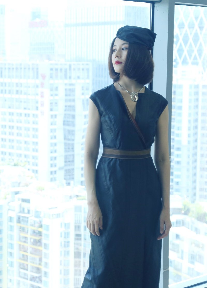 香云纱正反风衣裙 Reversible dress of Gambiered Canton Gauze - 洋装/连衣裙 - 丝．绢 多色
